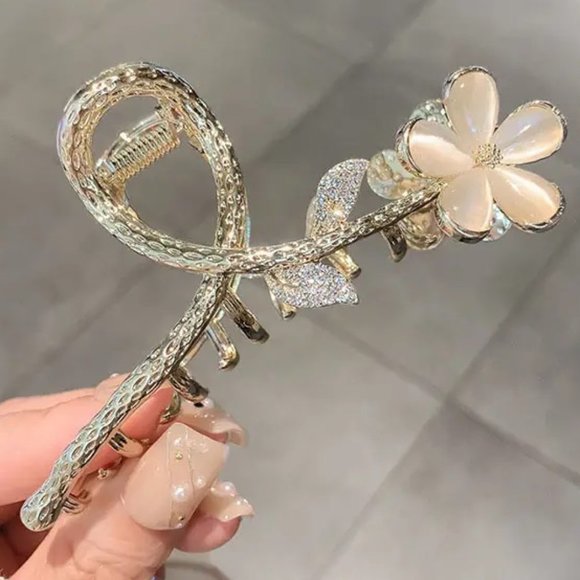Accessories - BRAND New Hair Claw Clip for Sale!!